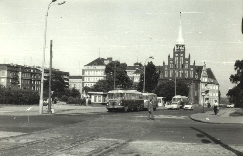 foto: autor nieznany, Dawna pętla autobusowa na placu Hołdu Pruskiego