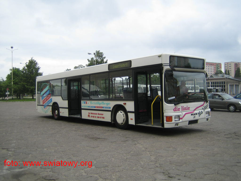 Autobus MAN na płycie postojowej zajezdni Klonowica.