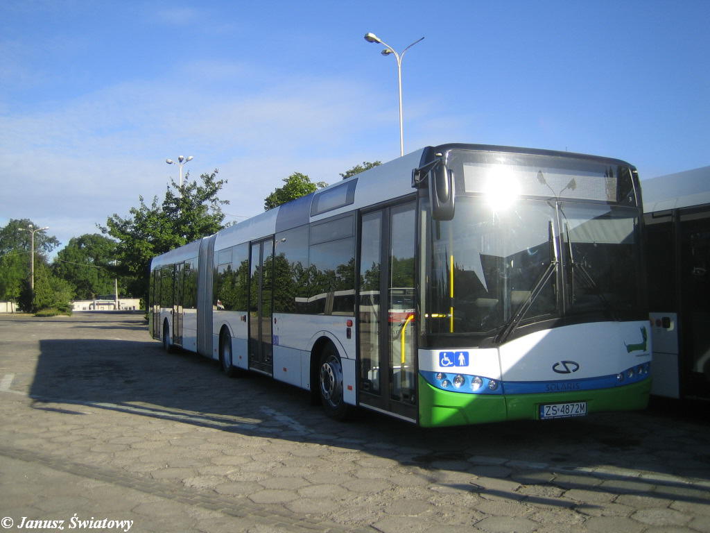 Foto Janusz Światowy - autobus na płycie postojowej zajezdni Klonowica 