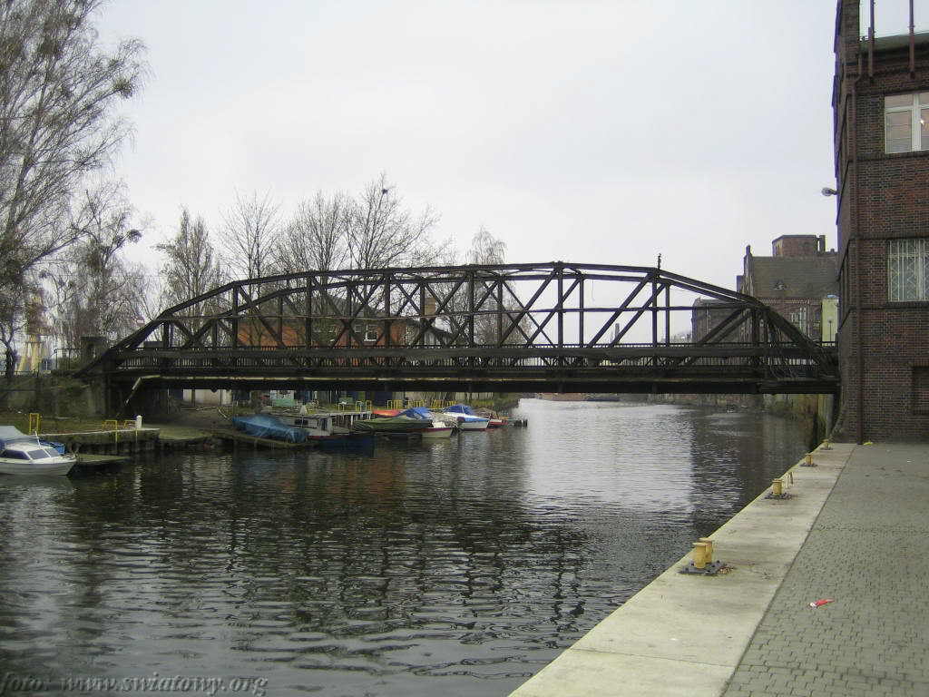 foto Janusz Światowy, most na wyspę Jaskółczą, częściowy widok na szczecińską Wenecję