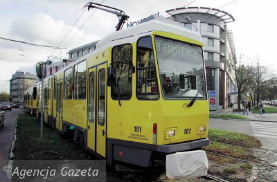 Nowy tramwaj na ul. Dworcowej. Foto: Cezary Aszkiełowicz / AG