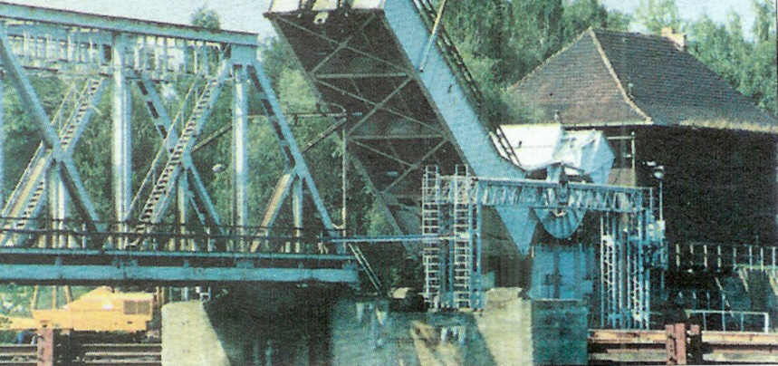 Most kolejowy - zwodzony w Podjuchach. Foto: Leszek B